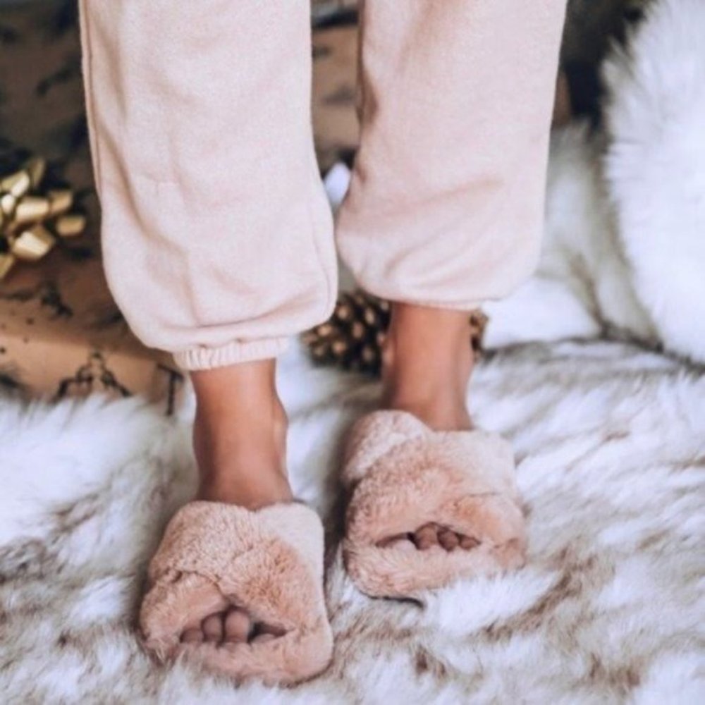 Nude faux fur slipper slides crisscross straps - Picture 6 of 8